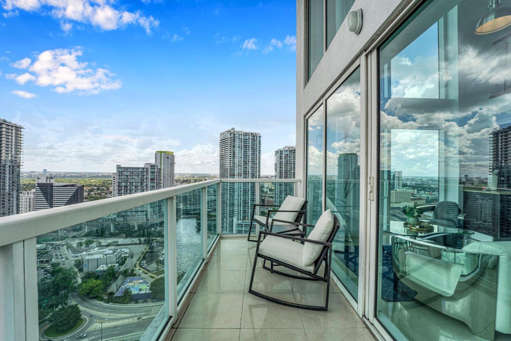 Modern 2 Story Loft 2Br With Breathtaking Views Villa Miami Exterior photo